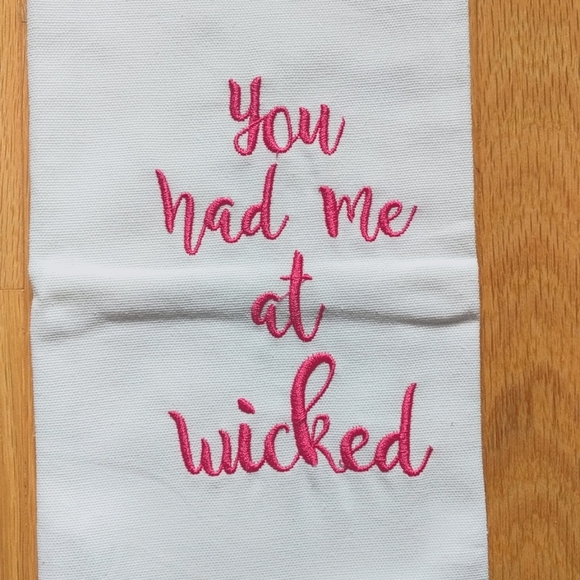 Decorative Linens. - Picture 3 of 4